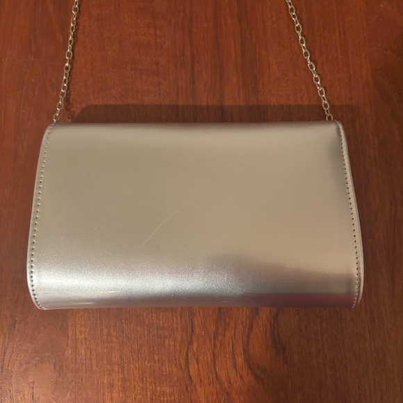 Labair Shiny Silver Envelope Clutch Purse - Picture 3 of 12